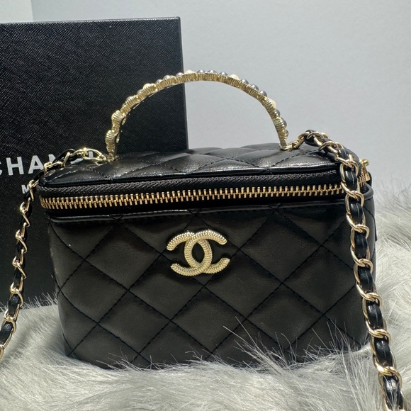Chanel VIP Makeup Black Shoulder/handle bag~NIB - Picture 3 of 10